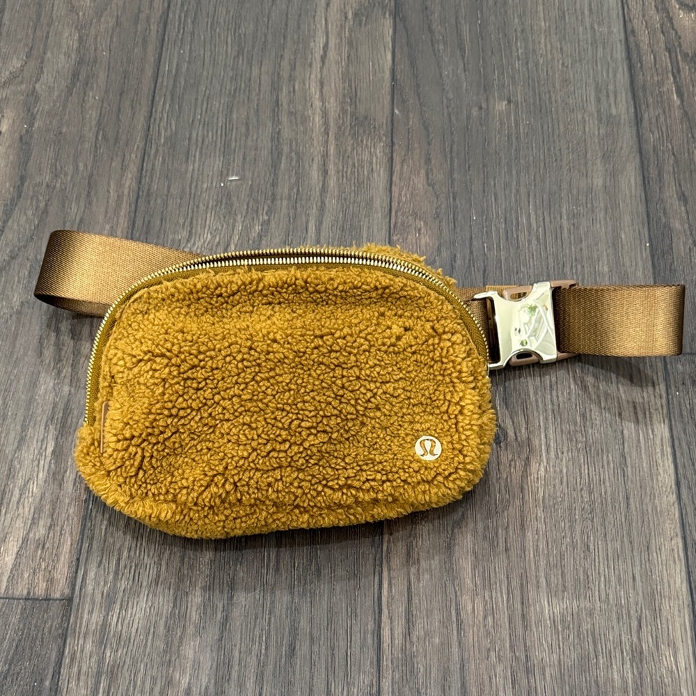 Lululemon | Fleece Everywhere Belt Bag in Teddy